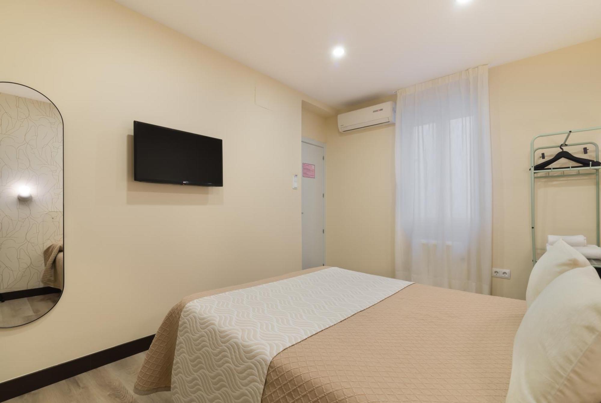 Hostal Art Madrid Hotel Ngoại thất bức ảnh