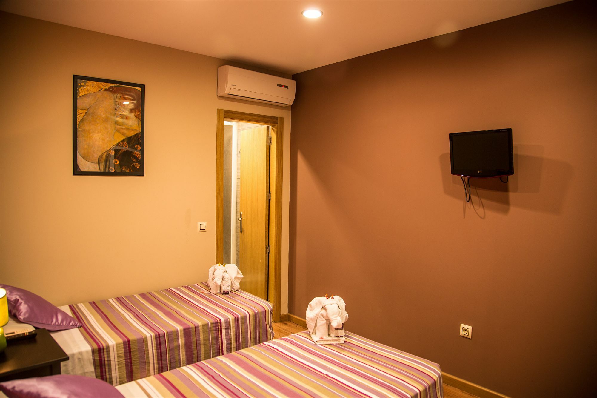 Hostal Art Madrid Hotel Ngoại thất bức ảnh